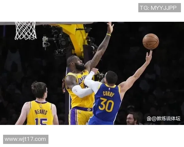 勇士队艰难战胜湖人,取得重要胜利 勇士队艰难战胜湖人,取得重要胜利