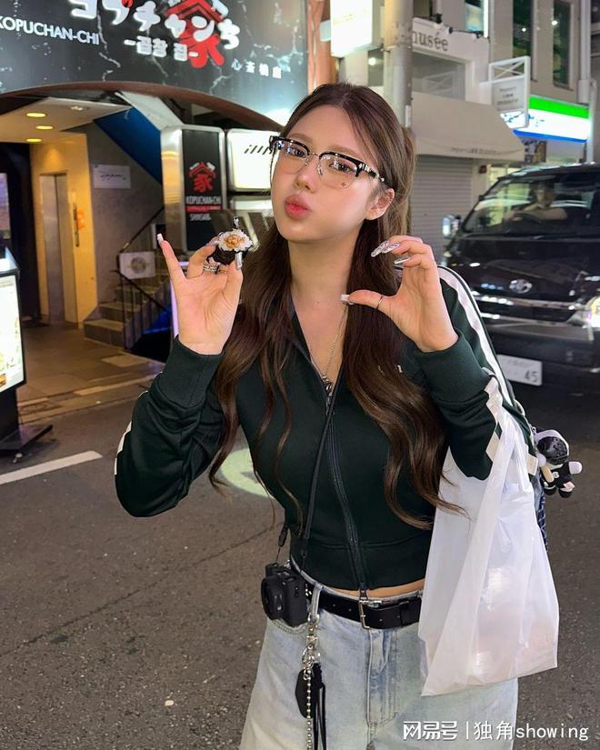 开元体育官网如何选择复古绿色运动服让你焕发青春活力？(图2)