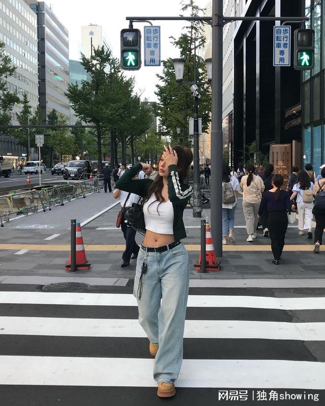 开元体育官网如何选择复古绿色运动服让你焕发青春活力？(图4)