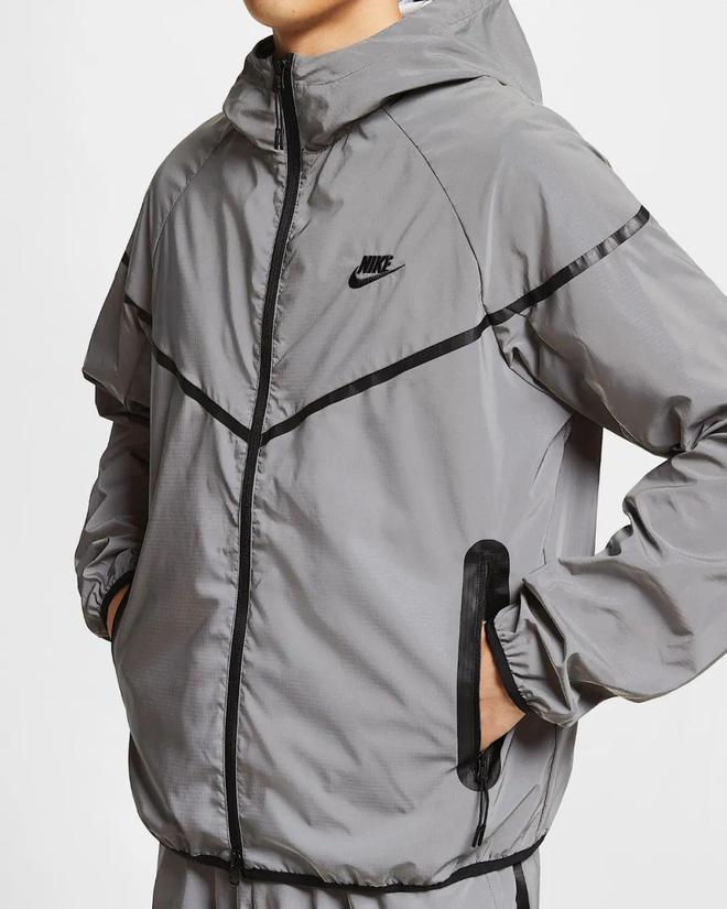 帅吗？全身3M反光「Nike运动服」曝光土High夜店回头率拉满(图6)