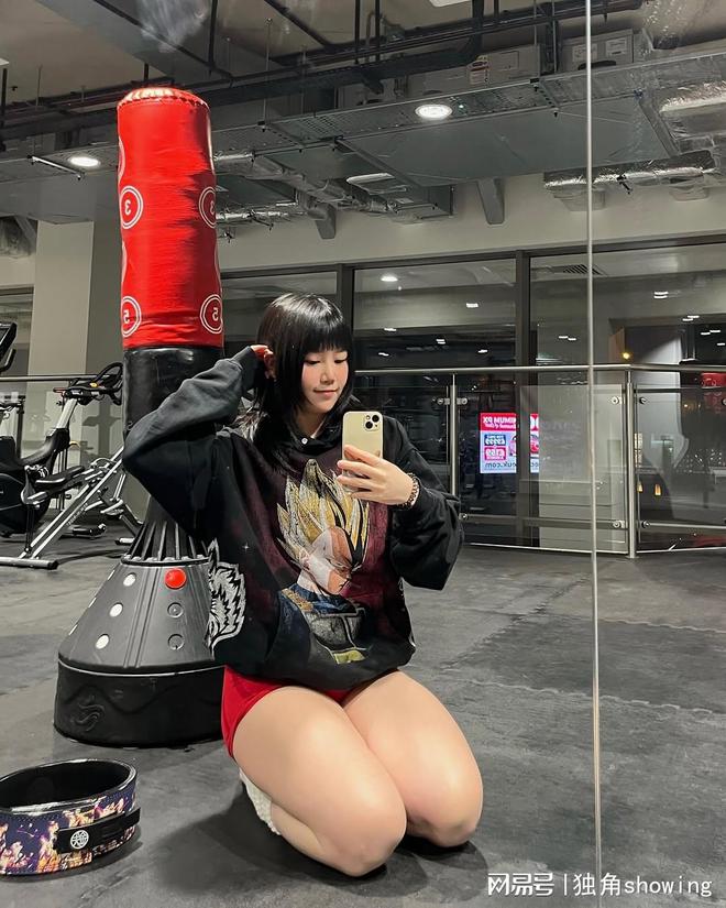 春节必备运动卫衣搭配短裤青春活力一秒UP(图4)