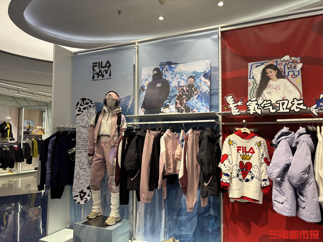 亚冬连线 设计趋向日常化滑雪服成今冬过年新宠(图1)