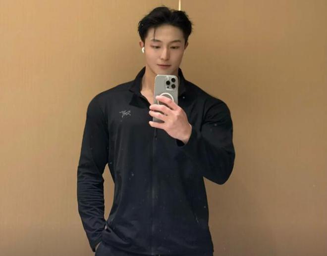 开元体育APP24岁南京大四模特E杯胸肌搓衣板腹肌这身材让人直呼绝绝子(图7)