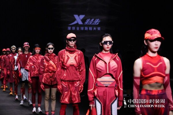 时尚媒体｜特步 SS25 系列：开启运动时尚新篇｜广州媒体(图3)