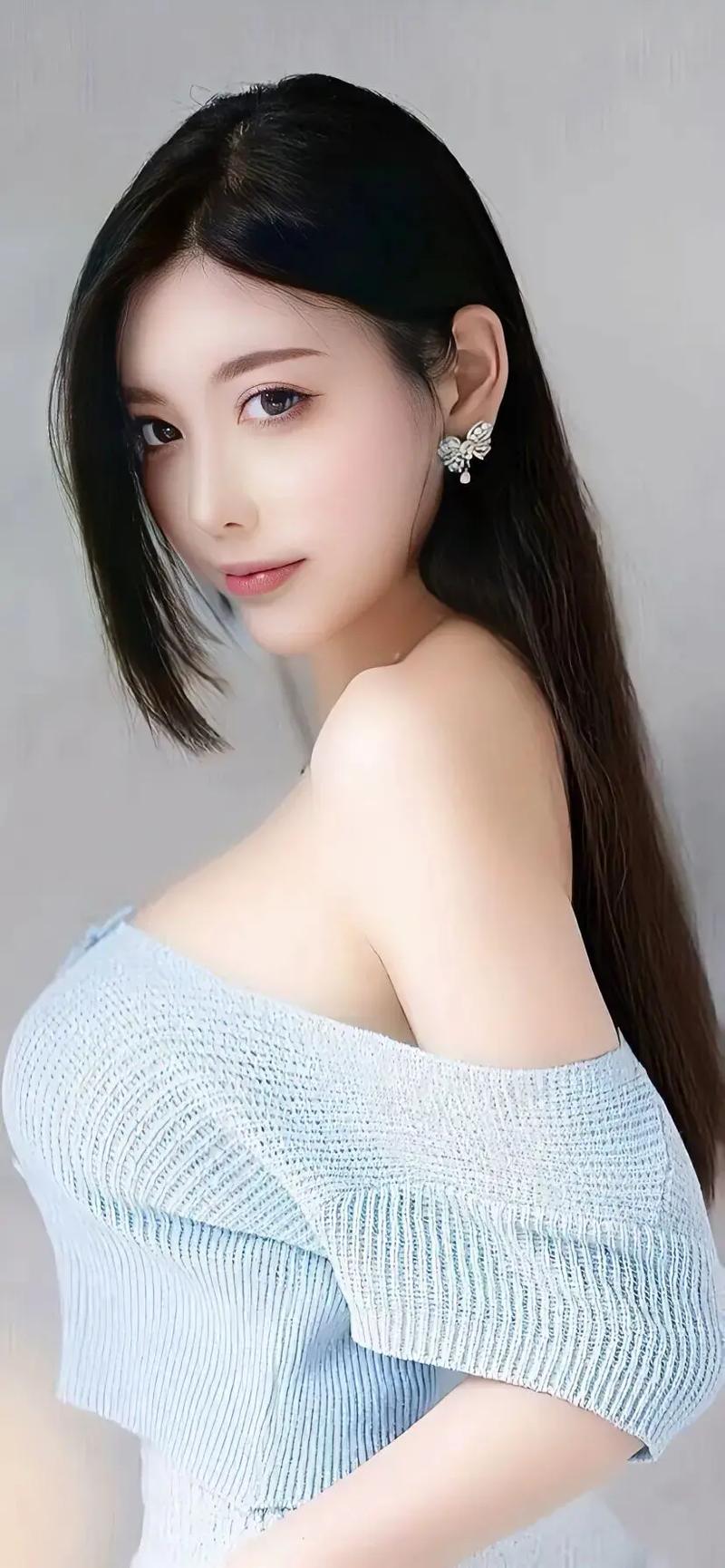 掀起衣服含着乳动态图(图1)