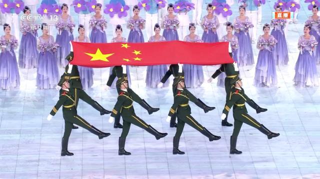 开元体育APP被亚冬会开幕式的中国美学惊到了 冰雪与红旗惊艳同框(图3)