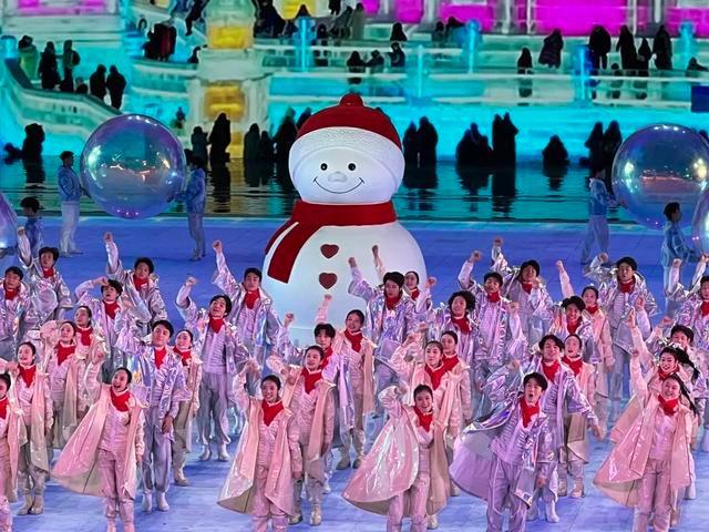 开元体育APP被亚冬会开幕式的中国美学惊到了 冰雪与红旗惊艳同框(图8)