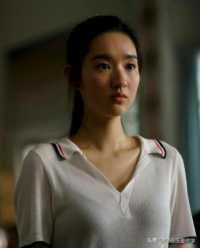 王玉雯内衣若隐若现校服成了透视装试问谁穿过这样的校服啊(图3)