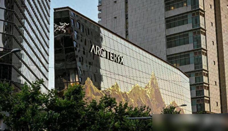 运动品牌三大变化：潮牌退潮户外崛起国货赶超耐克阿迪(图1)