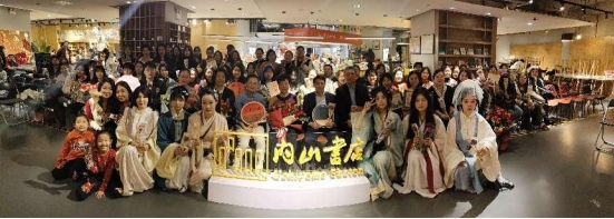 中外服装史正式发布 聚焦“服饰之美”开元体育官网(图1)