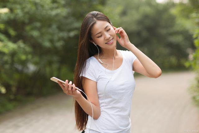 女人开元体育APP为什么约会爬山要穿裙子？(图6)