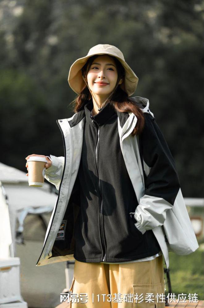 三合一冲锋衣：冬季冒险者的不二选择(图1)