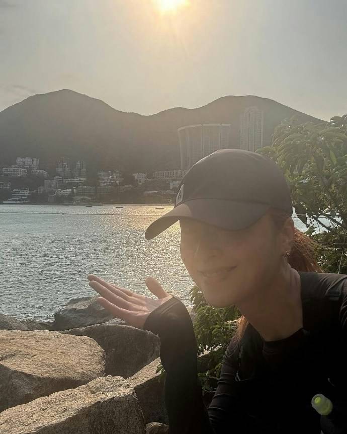 陈奕迅妻子手术后恢复跑步 晒开心随拍照(图1)