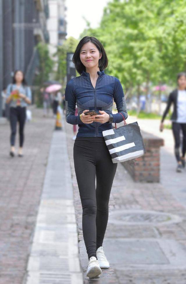 时尚修身的“运动装”塑形又好看夏日最佳穿搭让你又酷又美(图3)