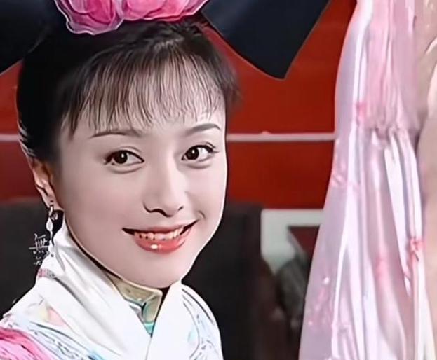 45岁秦岚穿紧身运动装上班未婚未孕身材丰满不愧是冻龄女神(图1)