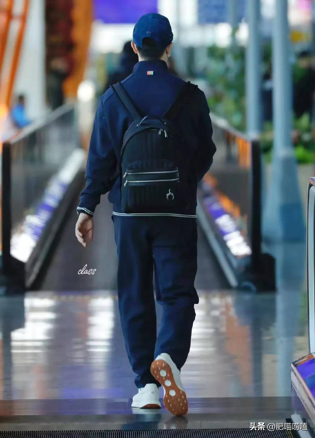38岁马龙赴宁波穿简约运动服背双肩包宛如大学生(图3)
