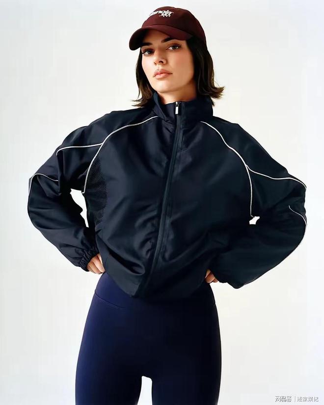 肯豆再现复古运动服勾起满满回忆杀(图1) 肯豆再现复古运动服勾起满满回忆杀(图1)