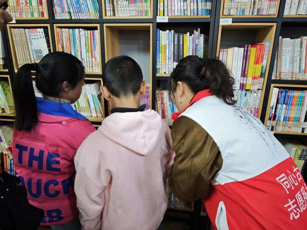 开元体育网址犍心扶助·与爱同行——犍为县民政局慈善关爱行动护童愿慰老心(图2)