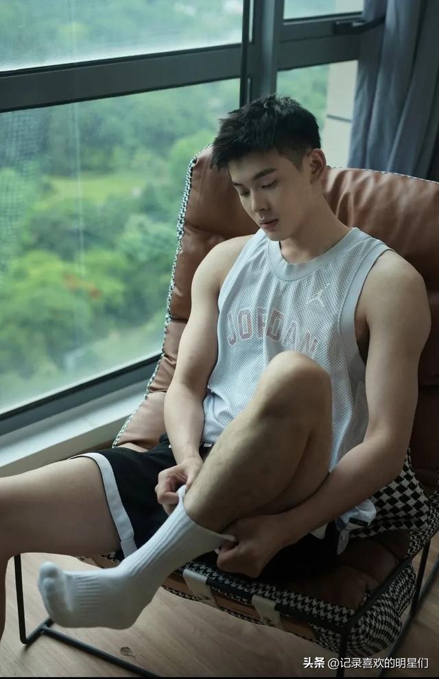 来看看多才多艺全能男人阳光帅气迷人(图3)