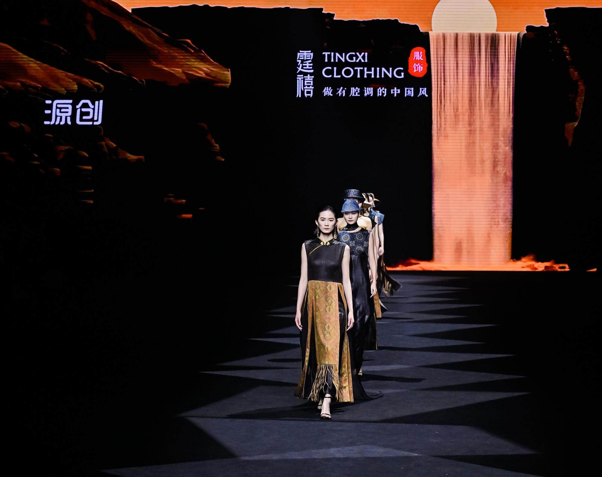 这场时尚发布会够惊艳诠释广州海珠纺织服装产业原创力(图4)