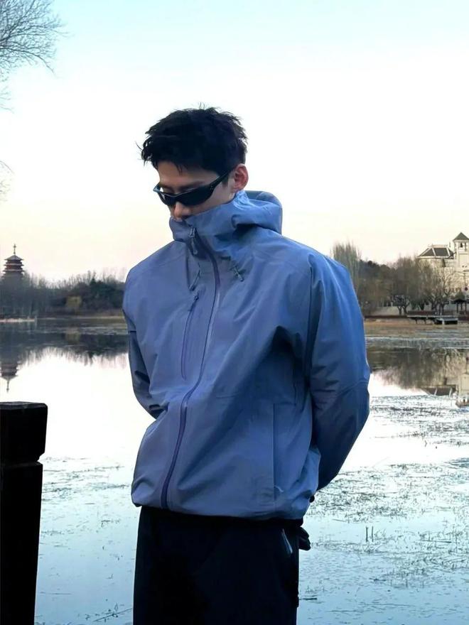 开元体育下载男生夏天运动服路人急救攻略：教你速成王安宇风格(图8)