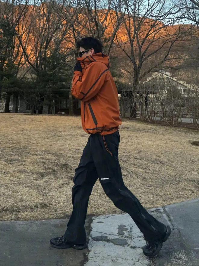 开元体育下载男生夏天运动服路人急救攻略：教你速成王安宇风格(图9)