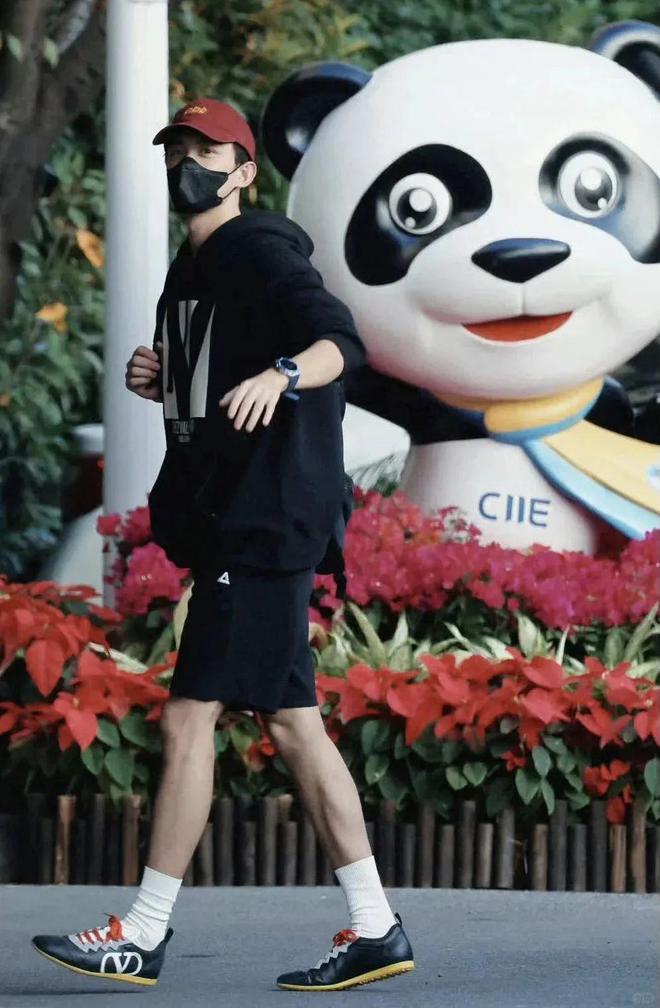 开元体育下载男生夏天运动服路人急救攻略：教你速成王安宇风格(图12)